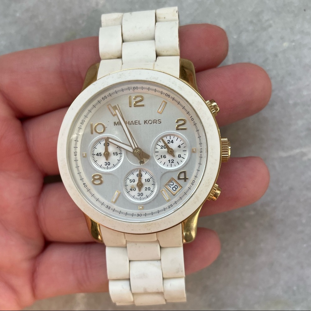 AUTHENTIC WHITE GOLD MICHAEL KORS WATCH BARELY WORN